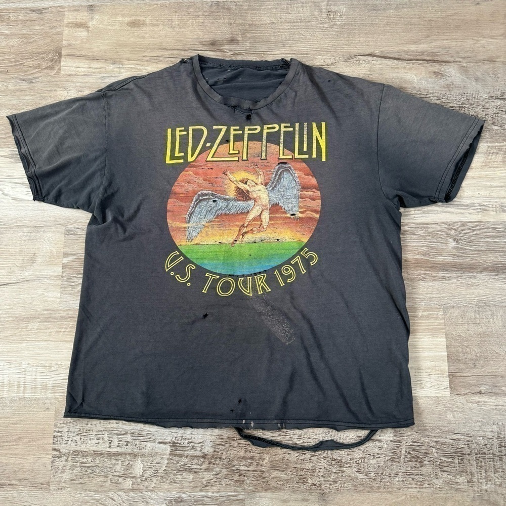 Led Zeppelin thrashed destroyed band t shirt measures 23x27 fits men’s XL - Picture 3 of 5